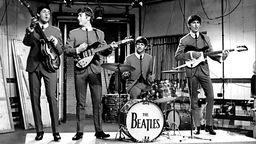 Paul McCartney, John Lennon, Ringo Starr und George Harrison proben im Oktober 1963 in einem Fernsehstudio in London für einen TV-Auftritt