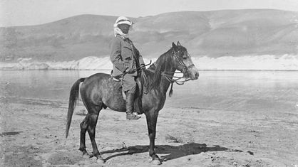 Max von Oppenheim auf seinem Pferd "Ubaijan"