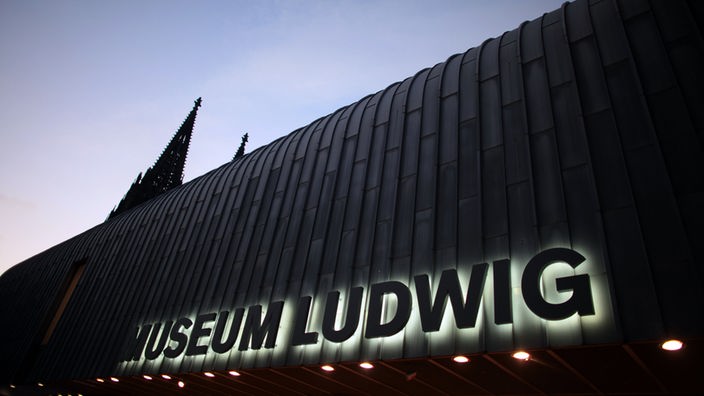 Das Museum Ludwig fotografiert am Freitagabend (07.09.2012) in Köln. 