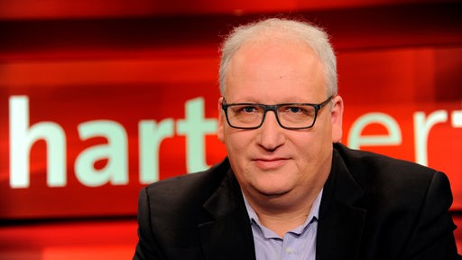 Der Ökonom und Theologe Bernhard Emunds in der TV-Show "hart aber fair"