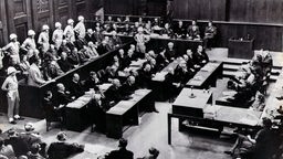 Blick in den Verhandlungssaal der Nürnberger Prozesse 1945