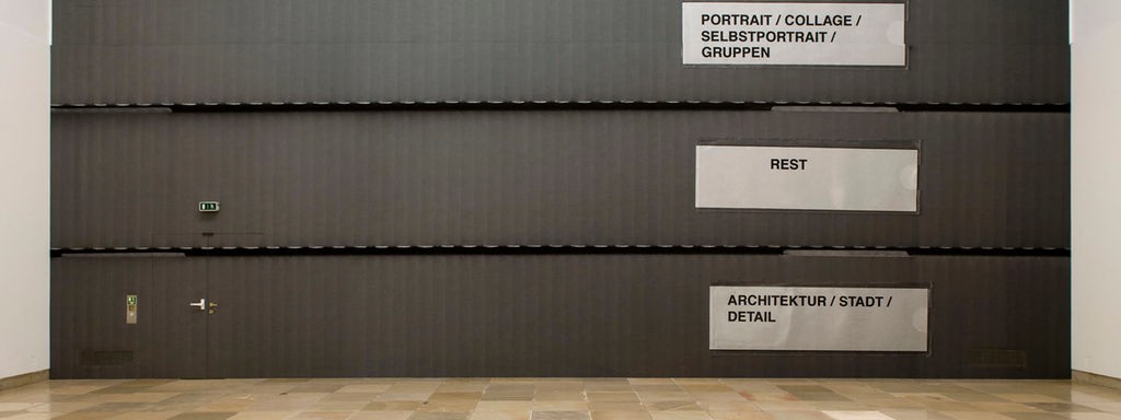 Fotografie von Wilfried Petzi zeigt eine wandfüllende Fotografie von Michael Schmidt im Haus der Kunst