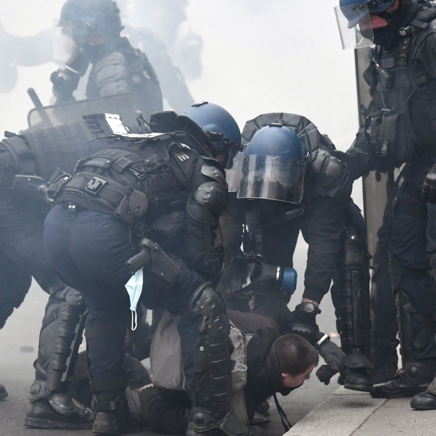 Lizenz zum Prügeln? - Polizeigewalt in Frankreich