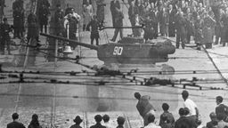 Das Beitragsbild des Dok5 "Die Todesstrafe ist angemessen"	 zeigt Sowjet-Panzer auf dem Potsdamer Platz am 17. Juni 1953 in Ostberlin.