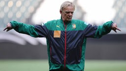Volker Finke, Trainer der Kameruner Nationalmannschaft