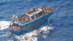 Ramponiertes Flüchtlingsboot, welches vor Südgriechenland sank, wodurch viele Menschen gestorben sind, 14.06.2023.