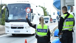 Bayerische Bereitschaftspolizei und Bundespolizei kontrollieren den Grenzübergang Walserberg, 17.09.2024. 