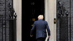 Boris Johnson nach seiner Erklärung, in der er formell als Vorsitzender der Konservativen Partei zurücktritt, 07.07.2022.