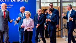 Edi Rama, Charles Michel und die Präsidentin der Europäischen Kommission Ursula von der Leyen beim europäischen Gipfel, 23.06.2022.  