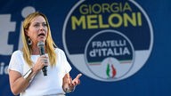 Giorgia Meloni, Vorsitzende der rechtsextremen Partei Brüder Italiens, spricht während einer Kundgebung auf dem Domplatz in Mailand, Italien, 11.09.2022. 