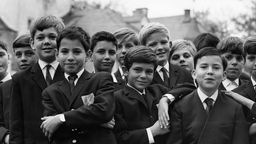 Schüler in Schuluniform - 1969 
