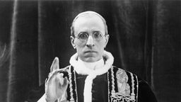 Eine undatierte Schwarzweißaufnahme von Papst Pius XII. 