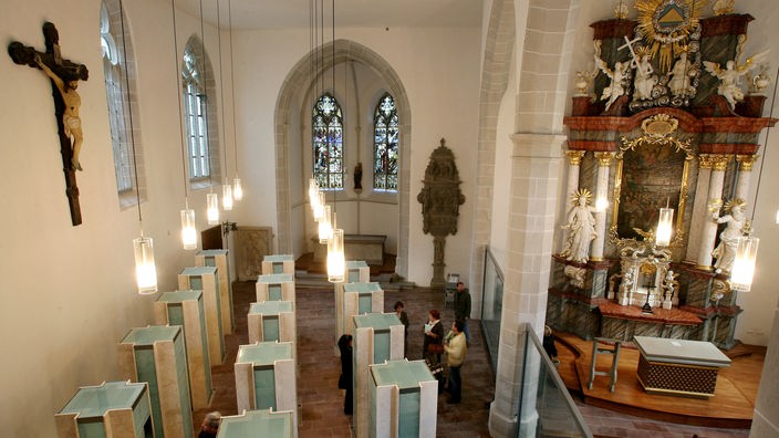 Die Allerheiligenkirche mit dem neuen Kolumbarium, aufgenommen am Mittwoch in Erfurt. In der katholischen Allerheiligenkirche können sich künftig Christen und Nichtchristen in Urnen bestatten lassen.
