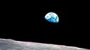 Das Foto von 1968 zeigt eine über dem Mond aufgehende Erde. 