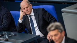 Bundeskanzler Olaf Scholz (SPD) nach der Regierungserklärung zum Haushalt im Bundestag.
