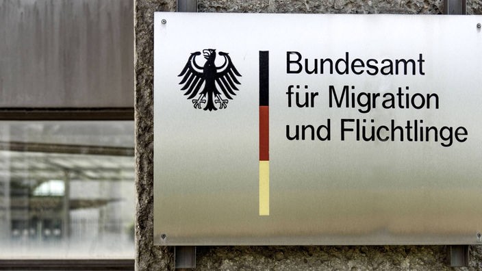 Schild an der Aussenstelle des Bundesamt für Migration und Flüchtlinge auf dem Gelände der ehemaligen Südkaserne in Nürnberg