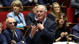 Frankreichs Premierminister Michel Barnier während Fragen an die Regierung in der Nationalversammlung (03.12.2024)