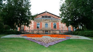 Das Festspielhaus auf dem "Grünen Hügel" in Bayreuth