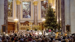 Krippenspiel des Staats- und Domchors Berlin gemeinsam mit Musikerinnen und Musikern im Berliner Dom. 