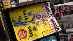 Titelseite der Satire-Zeitschrift Charlie Hebdo zum 10. Jahrestag des Terroranschlags auf die Redaktion.