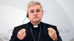  Erzbischof von Paderborn Udo Markus Bentz bei einer Pressekonferenz zur Situation der Christen im Heiligen Land am 25.09.2024