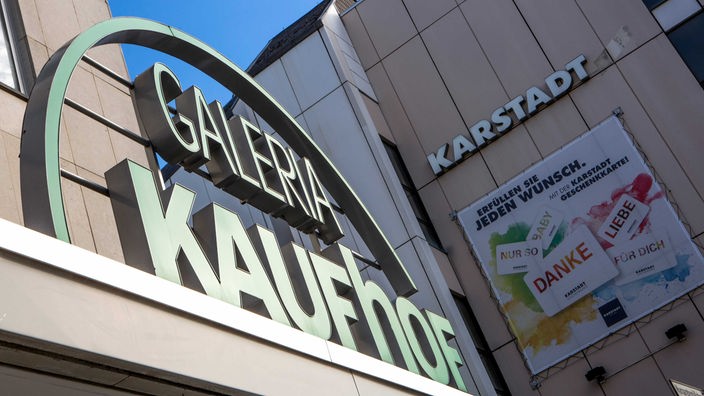 Fassaden von Galeria Kaufhof und Karstadt