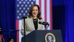 Kamala Harris spricht auf dem Parteitag der US-Demokraten. Archivbild: 15.08.2024