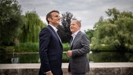 französischer Präsident Emmanuel Macron (l) und Bundeskanzler Olaf Scholz (r), Archivbild: 06.06.2023