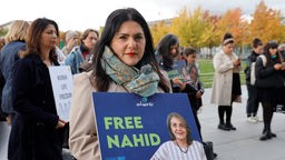 Mariam Claren, Tochter der seit mehr als drei Jahren in Teheran inhaftierten Kölnerin Nahid Taghavi.