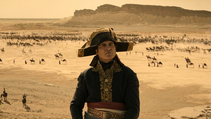 Filmszene: Napoleon (Joaquin Phoenix) beim Ägyptenfeldzug.