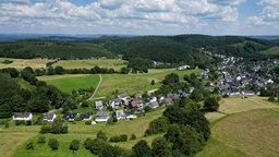 Luftaufnahme der Landschaft und den Ort Siegen-Oberschelden. Symbolbild