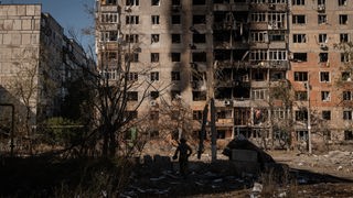 Ein zerstörtes Haus in der Ukraine.