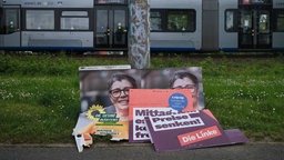 Zerstörte Wahlplakate in Leipzig.