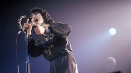 SIOUXSIE & THE BANSHEES PERFORMING LIVE