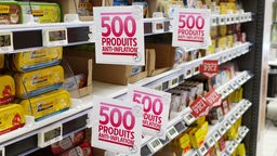 Anti-Inflationsprodukte in einem französischen Supermarkt