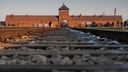 Zufahrt zum NS-Konzentrations- und Vernichtungslager Auschwitz-Birkenau