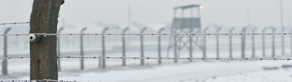 Blick auf das Lager Auschwitz-Birkenau im Schnee, aufgenommen am 27.01.2017