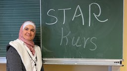 Die Ingenieurin und gebürtige Syrerin Azza Raslan führt Mädchen an Technik heran