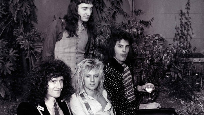 Die Band Queen am 8. September 1976 (John Deacon, Brian May, Roger Taylor, Freddie Mercury)