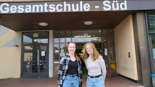 Zwei Bochumer Schülerinnen der Gesamtschule Süd