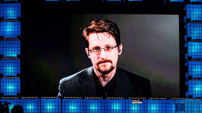 4. November 2019, Lissabon, Portugal: Edward Snowden, ehemaliger US-Geheimdienstoffizier spricht aus Russland für ein Interview beim Web Summit-Technologiekonferenz in Lissabon.