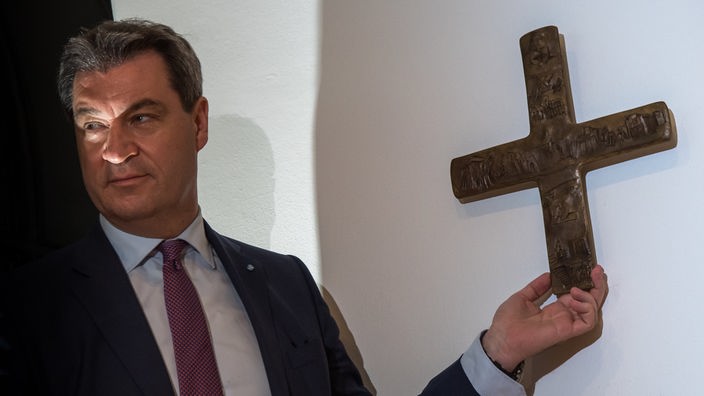 Markus Söder mit Kruzifix
