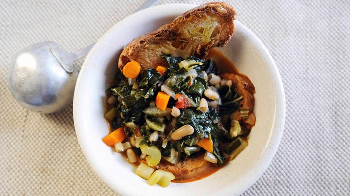 Symbolbild Ribollita - toskanische Bauernsuppe. Zutaten im Rezept können vom Bild abweichen.