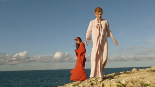 Susanne Wolff und Sandra Hüller in einer Szene des Kinofilm Sisi & Ich 