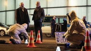 Szene mit Freddy Schenk (Dietmar Bär, links) und Max Ballauf (Klaus J. Behrendt) aus dem ARD-Tatort "Restschuld" am 5.1.25 in der ARD.