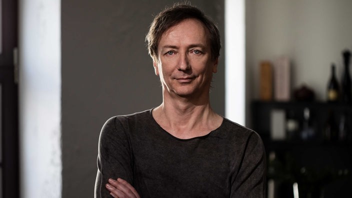 Komponist Volker Bertelmann /  Hauschka hat einen Oscar für die Filmmusik von "Im Westen nichts Neues" gewonnen