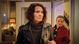 In aller Selbstverständlichkeit taucht Niki Odenthal (Ursula Werner) bei Lenas (Ulrike Folkerts) Ermittlungen auf in einer Szene des "Tatort: Lenas Tante"