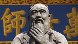 eine Statue von Konfuzius