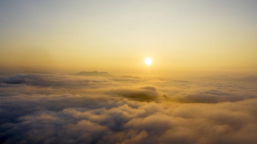 Sonnenuntergang über den Wolken