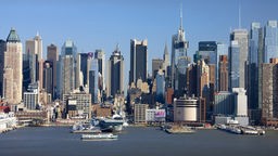 Stadtansicht von New York mit Hochhäusern und dem Hudson River